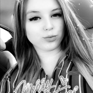 Meet your Posher, Summer nichole